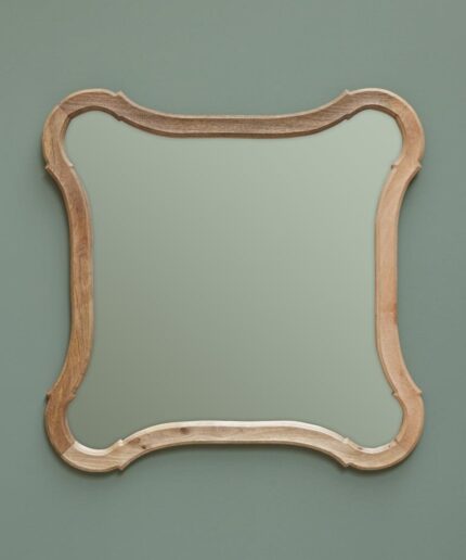 Specchio deviato in legno intagliato