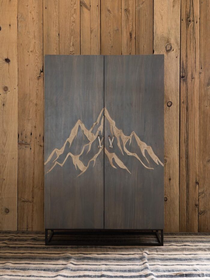 Armoire Montagne gravée & poignées ski