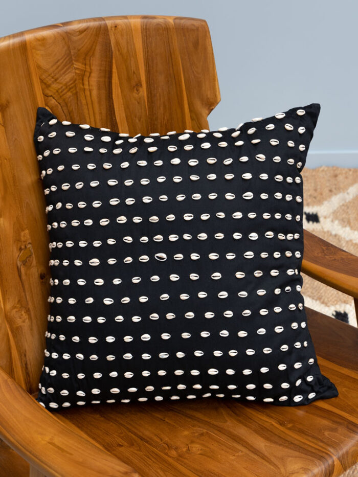 Coussin-noir-coquillages-chehoma-34213