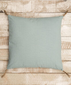 coussin-bleu-pale-et-pompons-jute-chehoma-32263