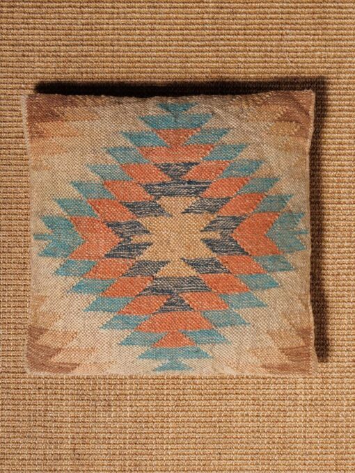 coussin-kilim-rose-pantai-chehoma-36524-02