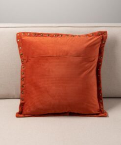 coussin-velours-côtele-orange-et-clous-chehoma-32256-01