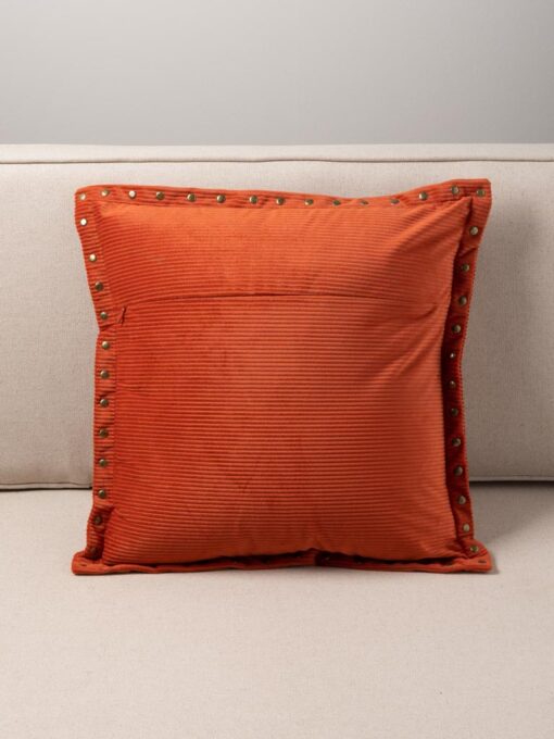 coussin-velours-côtele-orange-et-clous-chehoma-32256-01