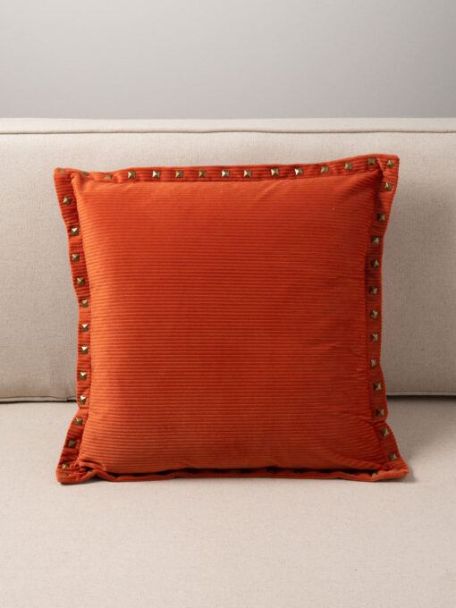 coussin-velours-côtele-orange-et-clous-chehoma-32256