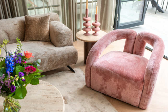 Fauteuil-Dana-rose-Richmond-interiors-S4596-01