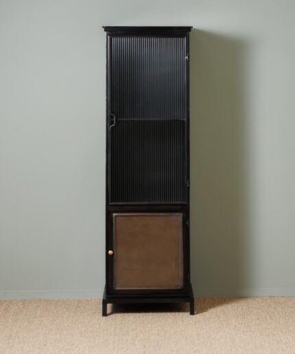 armoire-verre-strie-malcolm-chehoma-39087.jpg