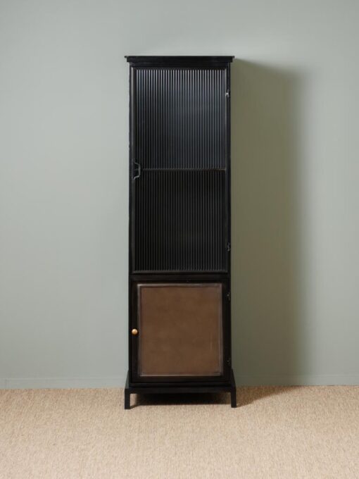 armoire-verre-strie-malcolm-chehoma-39087.jpg